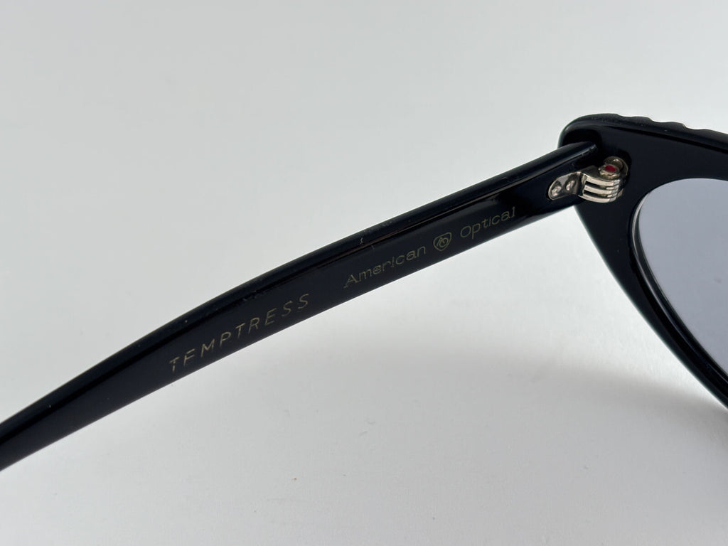 VINTAGE RARE AMERICAN OPTICAL " TEMPTRESS " CAT EYE MIDCENTURY SUNGLASSES 1960'S