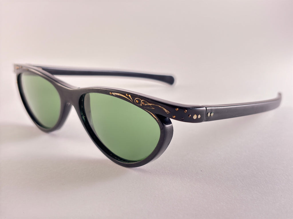 VINTAGE CAT EYE DELICATE ORNAMENTED SUNGLASSES MADE IN FRANCE