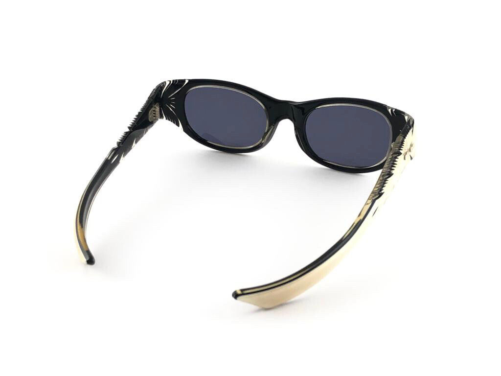 VINTAGE MAY CAT EYE WHITE & BLACK MEDIUM SIZE 1970'S SUNGLASSES