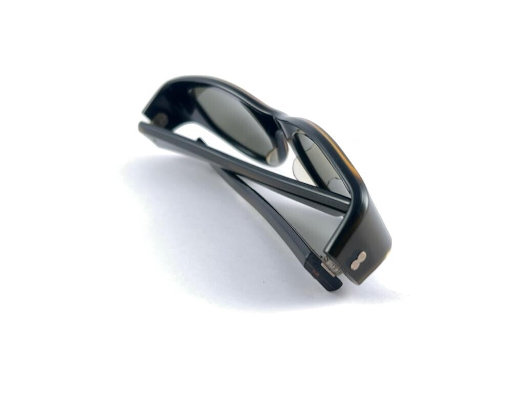 VINTAGE MAY CAT EYE GREEN MEDIUM SIZE 1970'S SUNGLASSES MADE IN USA