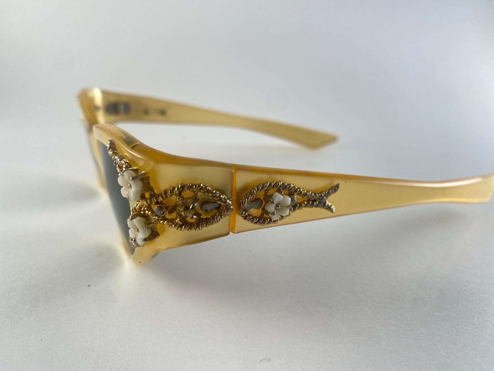 VINTAGE MAY MIDCENTURY BEJEWELLED CAT EYE SUNGLASSES MADE IN USA