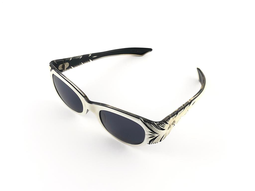 VINTAGE MAY CAT EYE WHITE & BLACK MEDIUM SIZE 1970'S SUNGLASSES