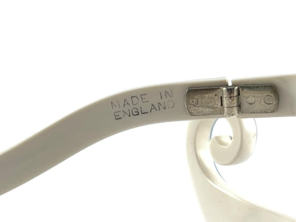 VINTAGE ICONIC  OLIVER GOLDSMITH " THE MARTIAN " HANDMADE 1959 SUNGLASSES