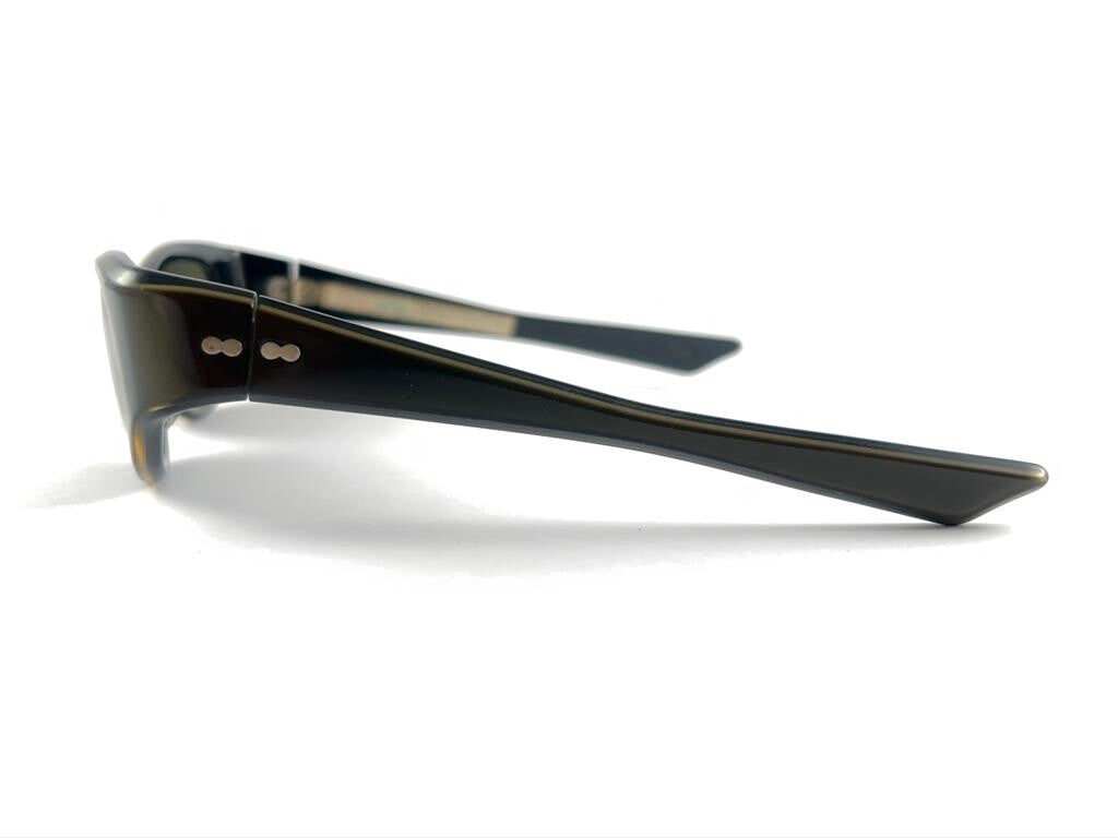 VINTAGE MAY CAT EYE GREEN MEDIUM SIZE 1970'S SUNGLASSES MADE IN USA