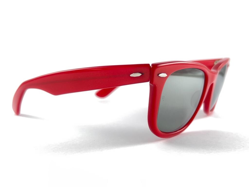 VINTAGE RAY BAN WAYFARER ORIGINAL RED CANDY MEDIUM MIRRORED LENSES B&L USA