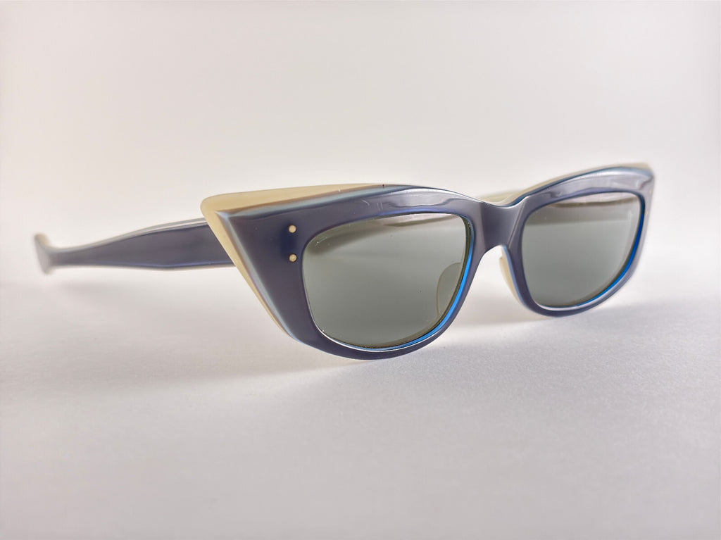 VINTAGE MIDCENTURY WIDE CAT EYE SUNGLASSES MADE IN FRANCE