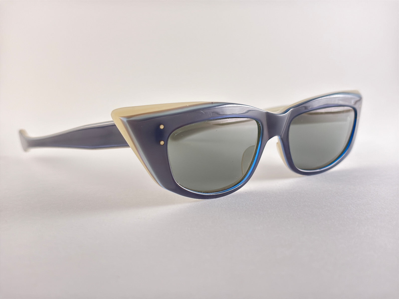 VINTAGE MIDCENTURY WIDE CAT EYE SUNGLASSES MADE IN FRANCE