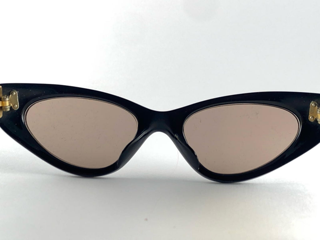 RARE VINTAGE OLIVER GOLDSMITH CAT EYE GOLD ERREBI SIDES 1970 SUNGLASSES