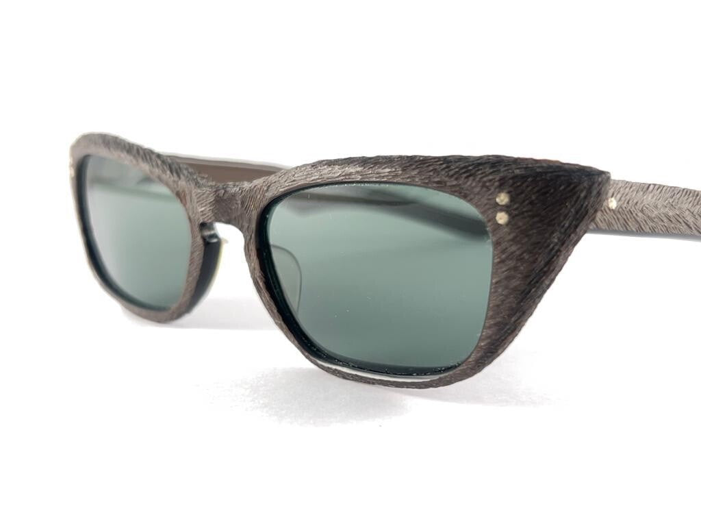 NEW VINTAGE MIDCENTURY CAT EYE FRAME WOOD GRAIN EFFECT 60S SUNGLASSES FRANCE