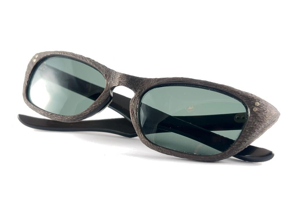 NEW VINTAGE MIDCENTURY CAT EYE FRAME WOOD GRAIN EFFECT 60S SUNGLASSES FRANCE