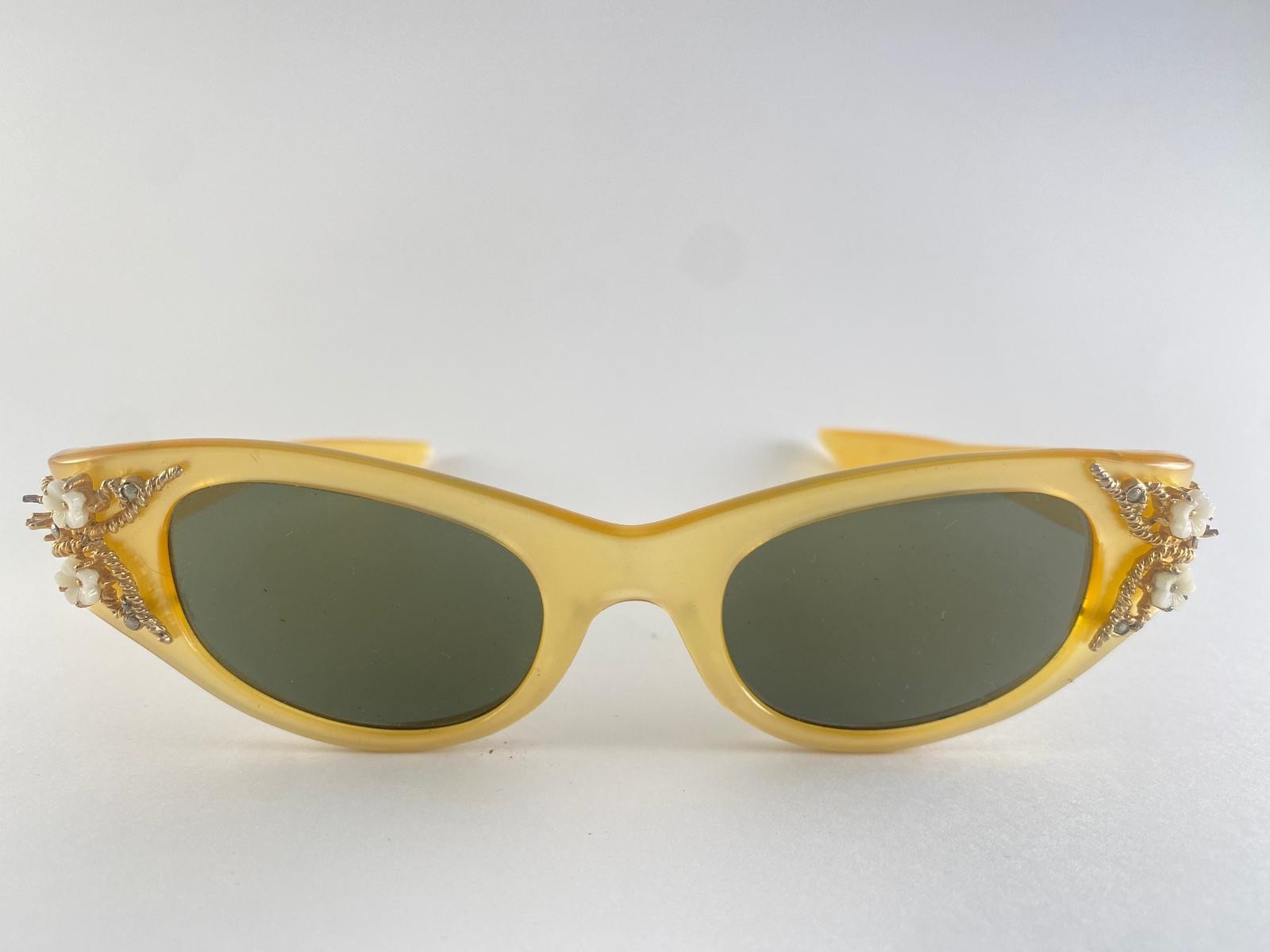 VINTAGE MAY MIDCENTURY BEJEWELLED CAT EYE SUNGLASSES MADE IN USA