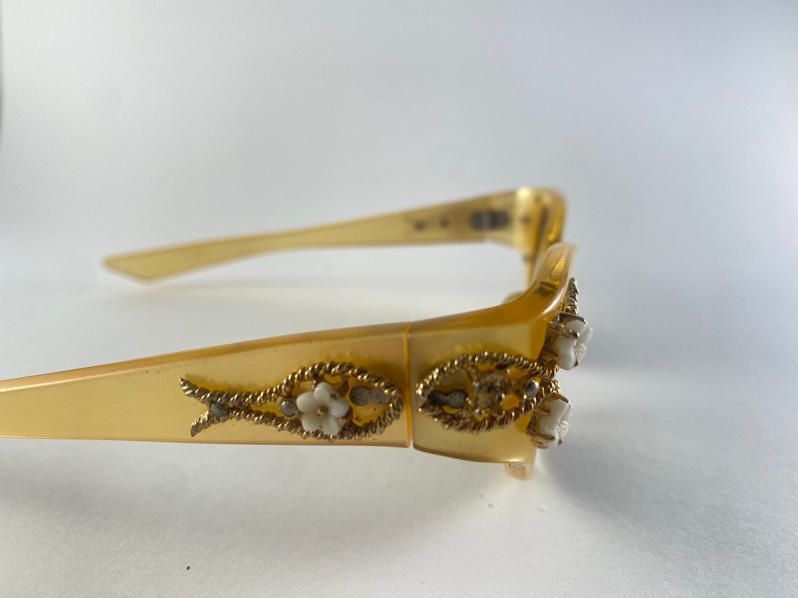 VINTAGE MAY MIDCENTURY BEJEWELLED CAT EYE SUNGLASSES MADE IN USA