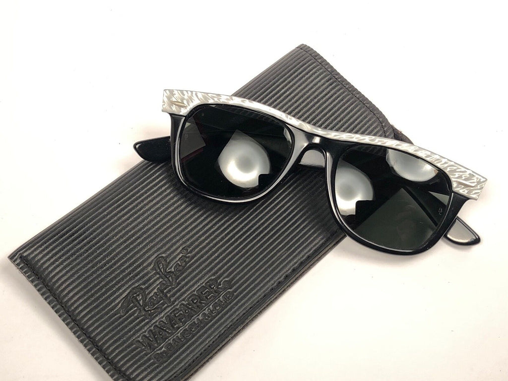 VINTAGE RAY BAN WAYFARER PEARL WHITE BLACK KID SMALL GREY LENS BL US SUNGLASSES
