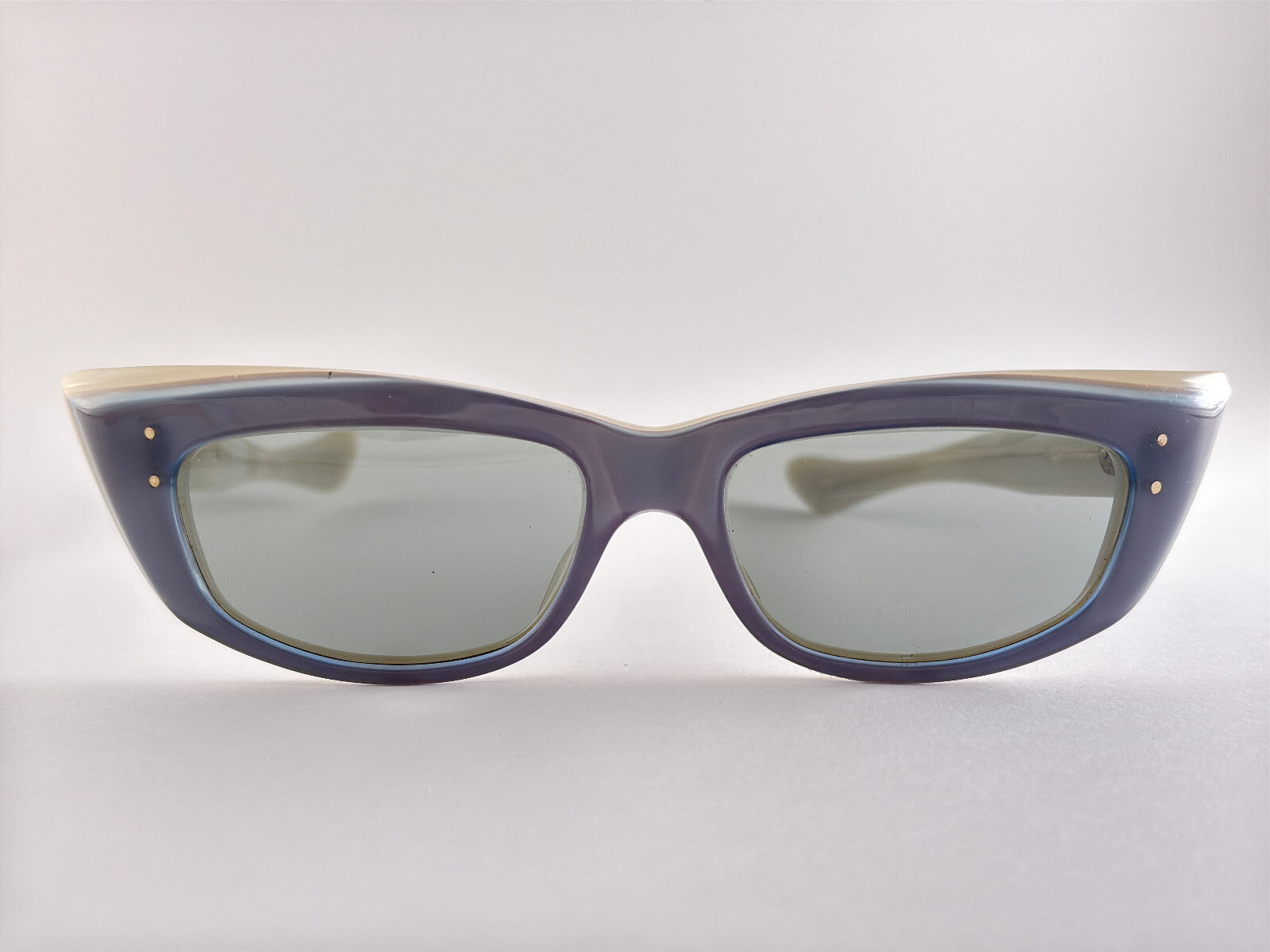 VINTAGE MIDCENTURY WIDE CAT EYE SUNGLASSES MADE IN FRANCE