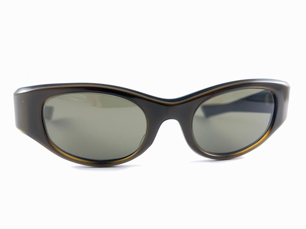 VINTAGE MAY CAT EYE GREEN MEDIUM SIZE 1970'S SUNGLASSES MADE IN USA