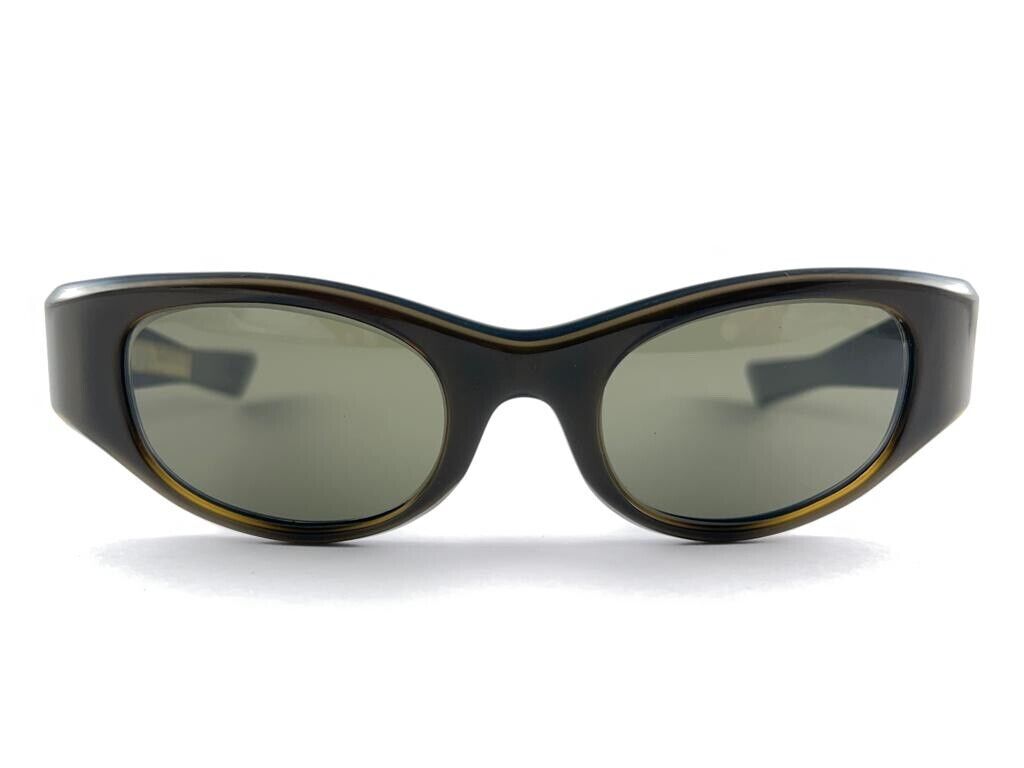 VINTAGE MAY CAT EYE GREEN MEDIUM SIZE 1970'S SUNGLASSES MADE IN USA