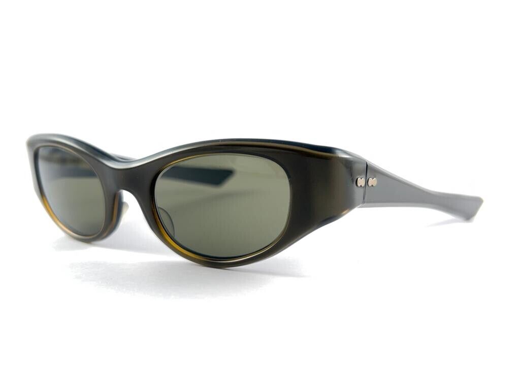 VINTAGE MAY CAT EYE GREEN MEDIUM SIZE 1970'S SUNGLASSES MADE IN USA