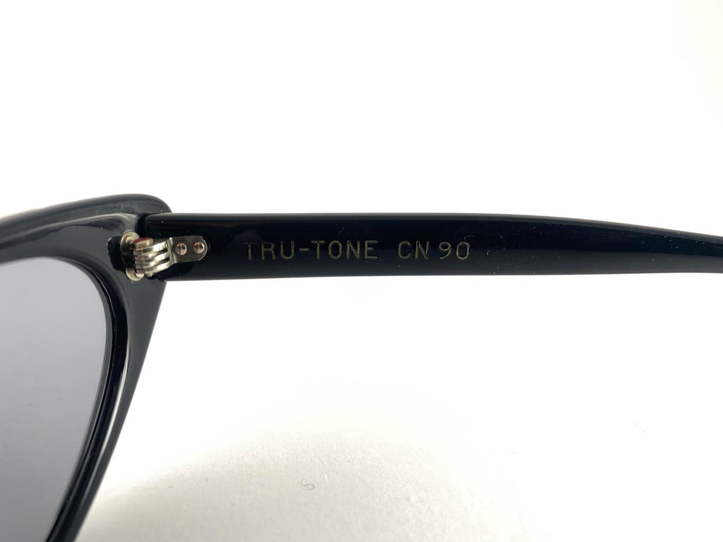 VINTAGE RARE AMERICAN OPTICAL " TEMPTRESS " CAT EYE MIDCENTURY SUNGLASSES 1960'S