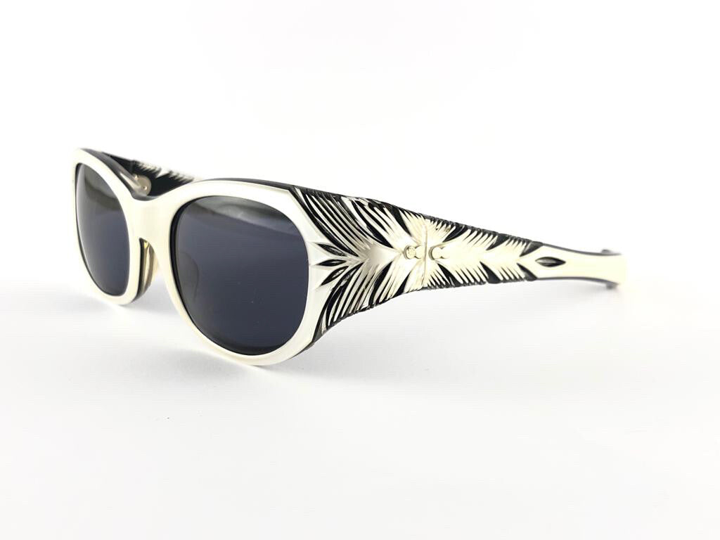 VINTAGE MAY CAT EYE WHITE & BLACK MEDIUM SIZE 1970'S SUNGLASSES