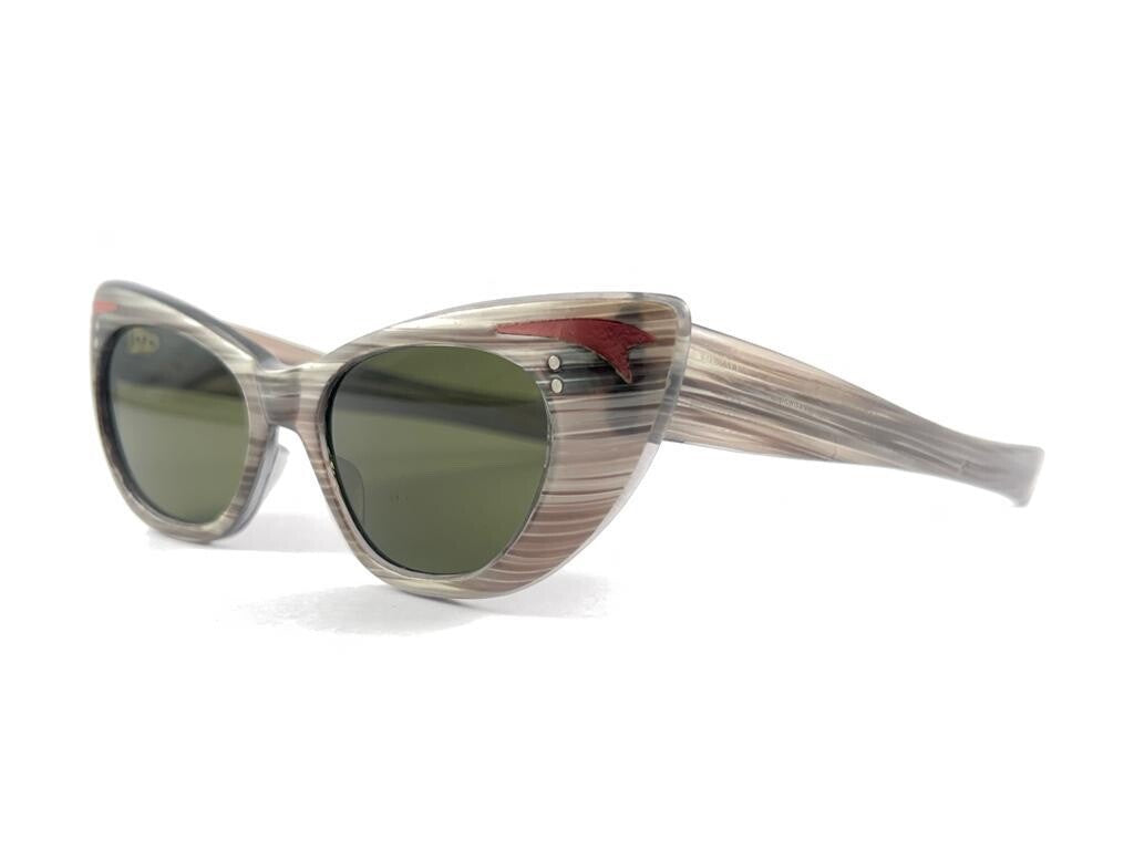 NEW VINTAGE MIDCENTURY  CAT EYE GREEN LENSES FRAME 60'S SUNGLASSES ITALY