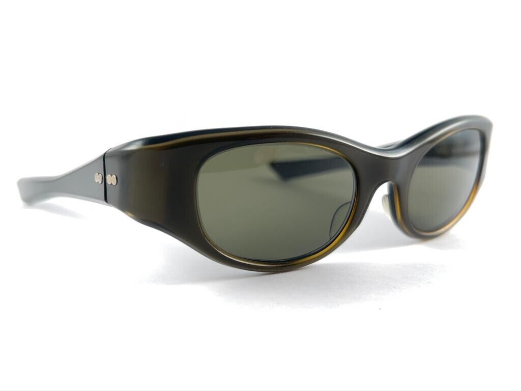 VINTAGE MAY CAT EYE GREEN MEDIUM SIZE 1970'S SUNGLASSES MADE IN USA