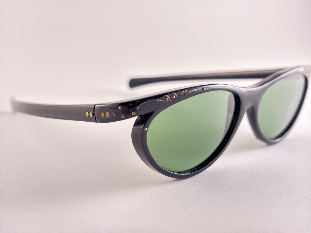 VINTAGE CAT EYE DELICATE ORNAMENTED SUNGLASSES MADE IN FRANCE