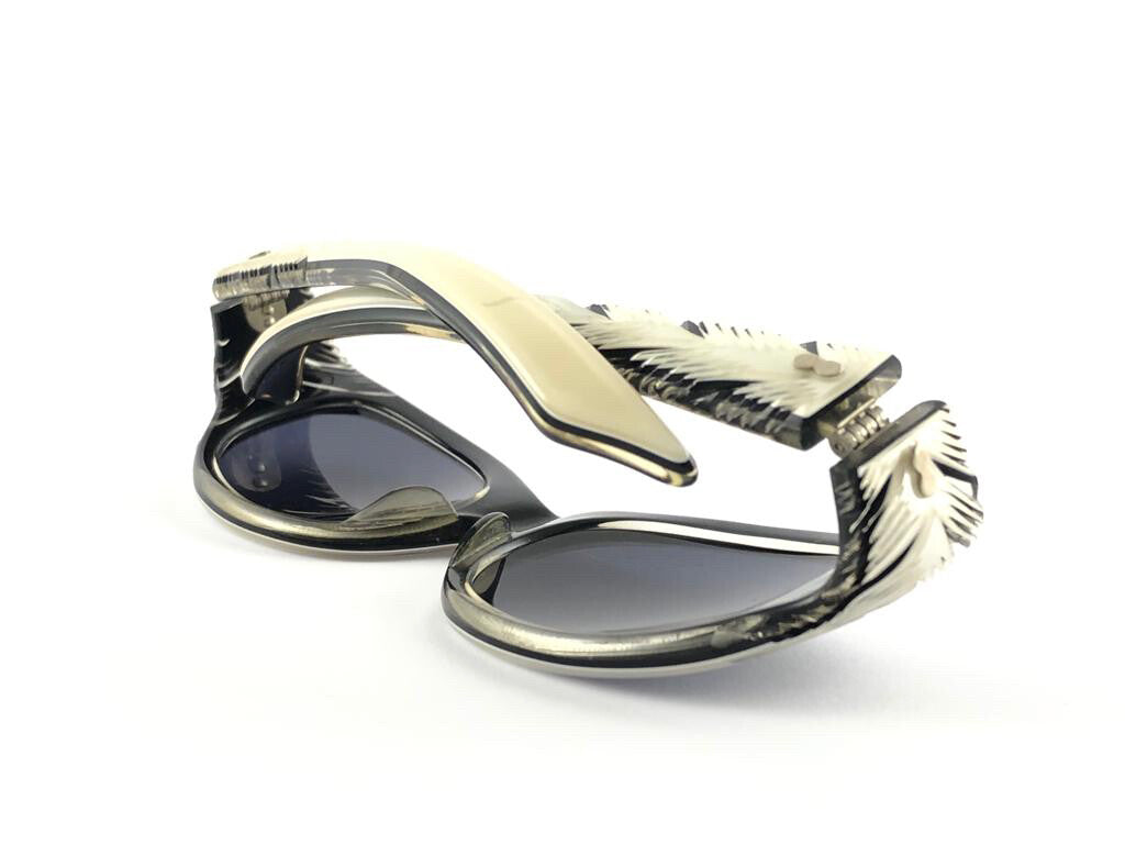 VINTAGE MAY CAT EYE WHITE & BLACK MEDIUM SIZE 1970'S SUNGLASSES