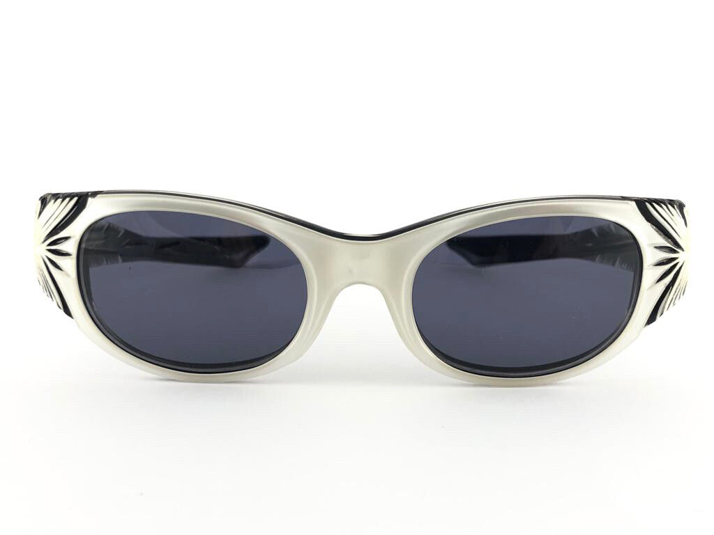 VINTAGE MAY CAT EYE WHITE & BLACK MEDIUM SIZE 1970'S SUNGLASSES